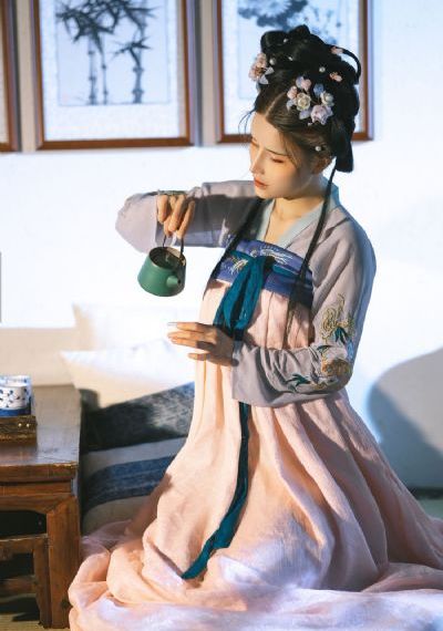 欧美高街短袖v_高清免费观看超清